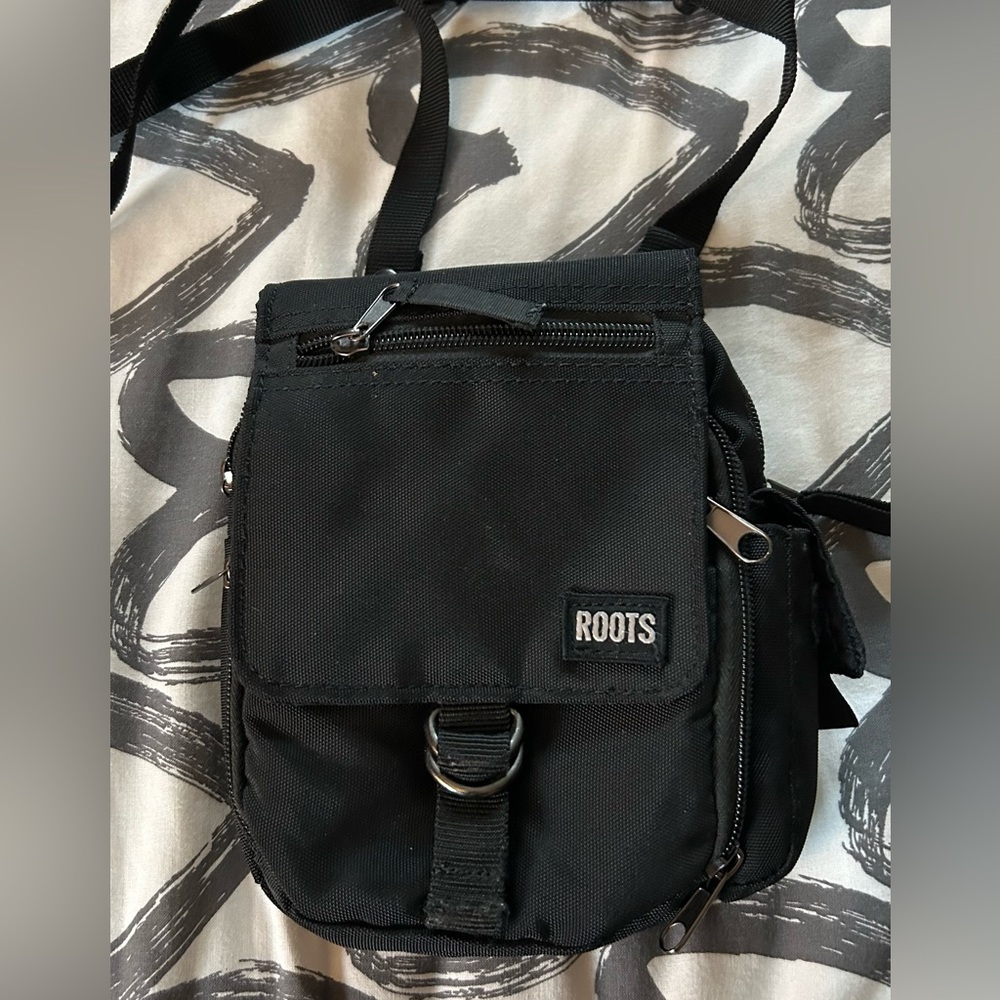 Roots Classic Small Black Messenger Bag